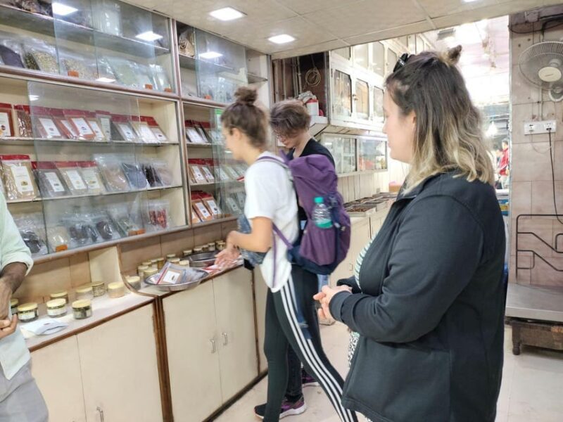 Delhi: Customized Shopping Tour with Female Consultant - Who This Tour Is Best For