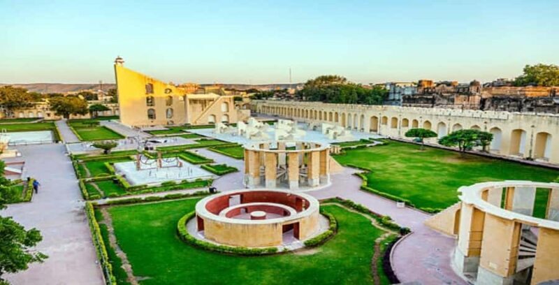 Delhi: Day Tour Jaipur Amber Fort With City Palace Transfer - Exploring Jaipur’s Royal Heritage