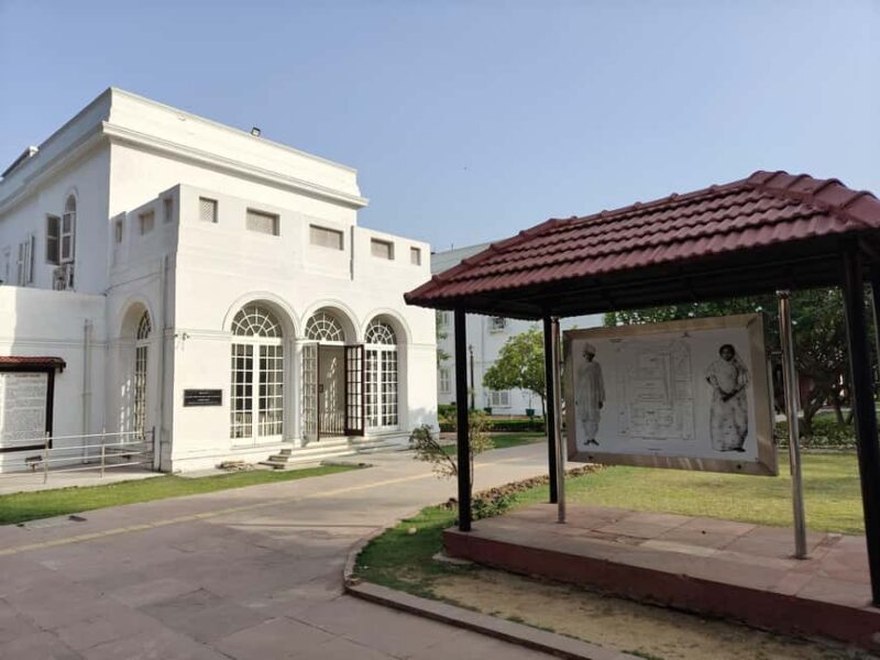 Delhi: Full-Day New & Old Delhi Tour with German Guide - The Sum Up