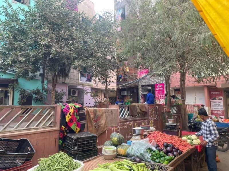 Delhi: Full-Day Shopping Tour with Male & Female Guide - Starting the Day: Early Morning Market Magic