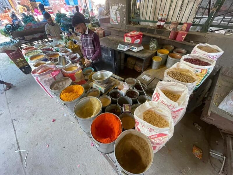 Delhi: Full-Day Shopping Tour with Male & Female Guide - Logistics & Practical Details