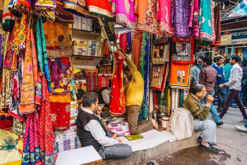 Delhi: Guided Shopping Tour Experience w/Local Expert Guide - Exploring the Itinerary: What You’ll Experience