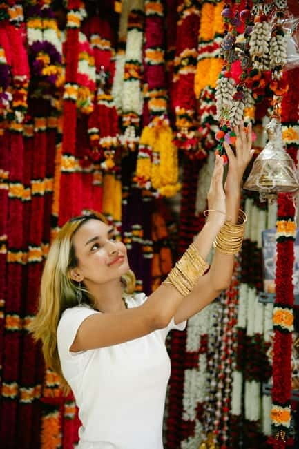 Delhi: Guided Shopping Tour Experience with Female Expert - FAQ