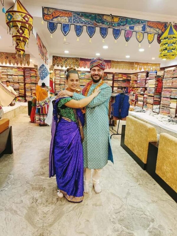 Delhi: Guided Shopping Tour Experience with Female Expert - Good To Know