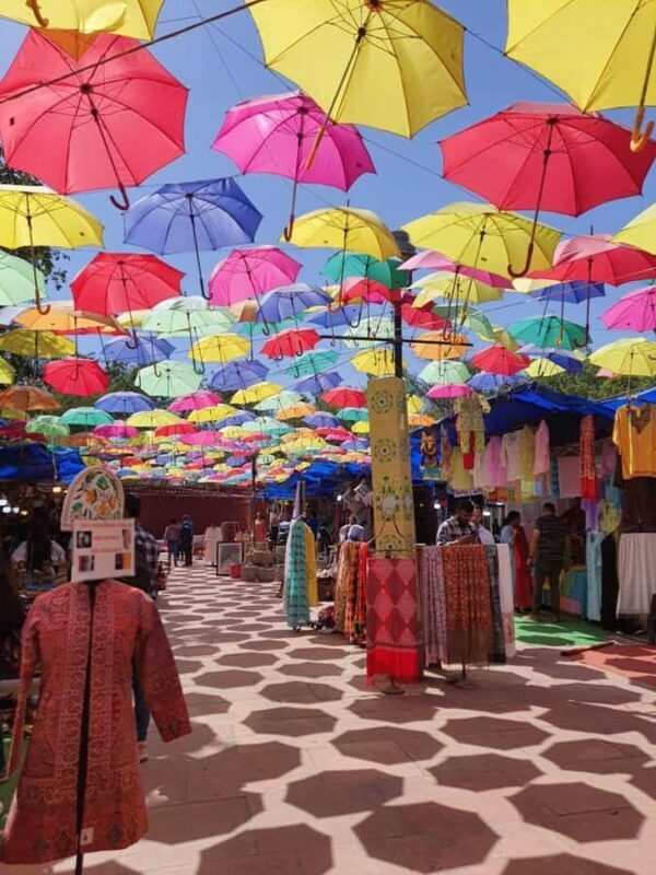 Delhi: Guided Shopping Tour with an Female Expert - Authentic Insights from Reviews