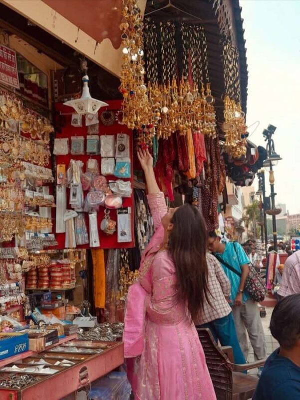 Delhi: Guided Shopping Tour with Female Consultant - Good To Know
