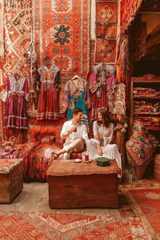 Delhi: Guided Shopping Tour with Female Consultant - In Summary