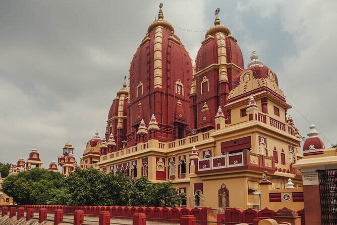 Delhi: Half day Old and New Delhi Tour on Iconic Landmarks - The Itinerary in Detail