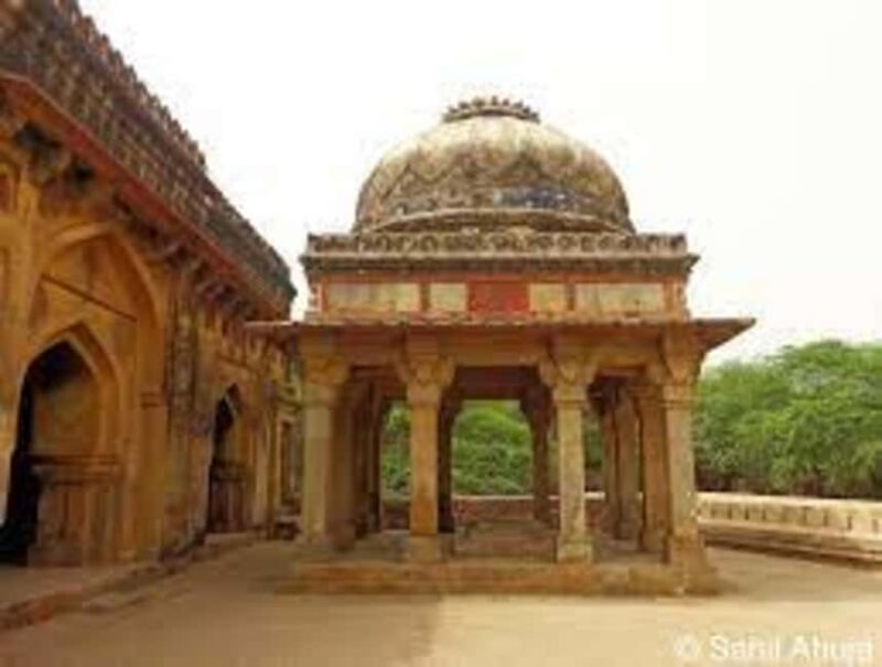 Delhi: Mehrauli Archaeological Park Tour with Qutub Minar - Good To Know