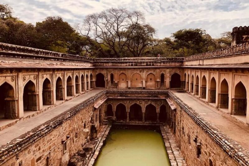 Delhi: Mehrauli Archaeological Park Tour with Qutub Minar - What to Expect During the Tour
