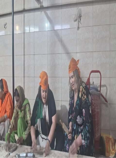 DELHI: Old And New Delhi Private Guided Tour With Entrances - Good To Know