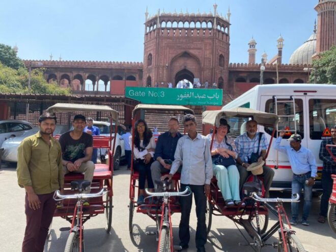 Delhi: Old and New Delhi Private Sightseeing Tour - Explore Old Delhis Vibrant Markets