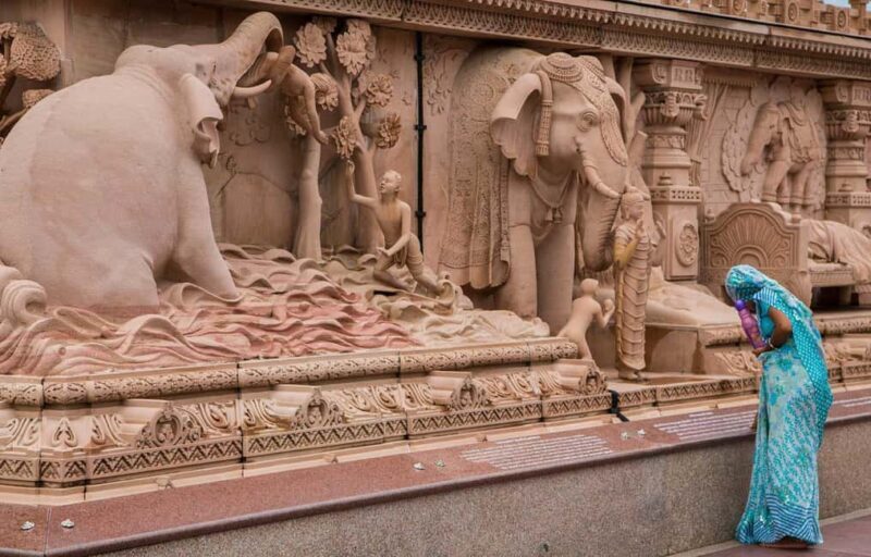 Delhi: Old Delhi, Akshardham Temple, and Light Show Tour - Good To Know