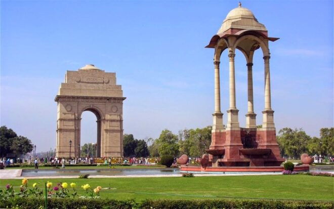 Delhi: Old Delhi City Tour With Tuk Tuk Ride & Street Food - Visit to Jama Masjid