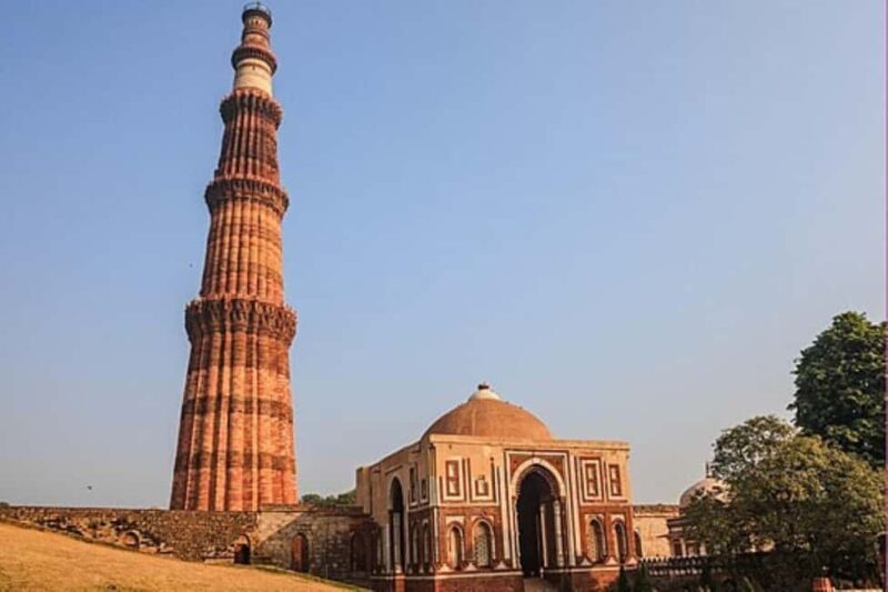 Delhi One-Day Sightseeing Tour: Forts, Temples & Bazaars - An Efficient Way to See Delhi’s Top Sights