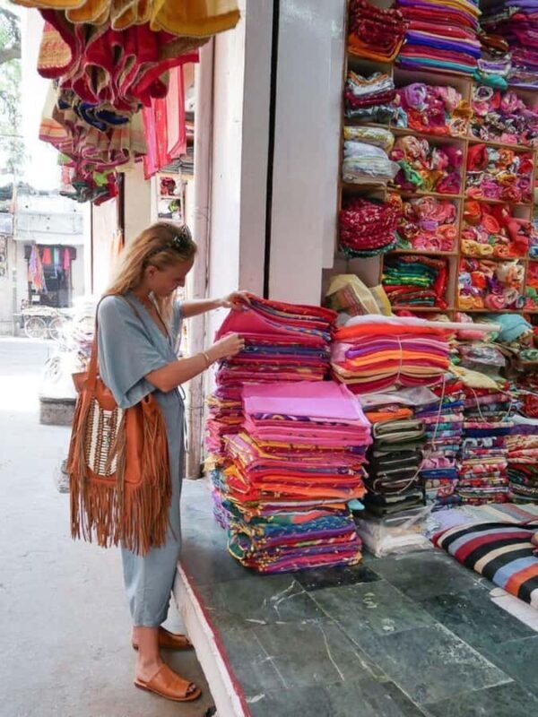 Delhi: Personalized Shopping Tour with Female Expert - Good To Know