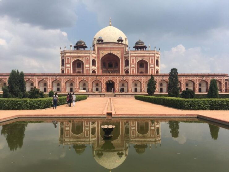 Delhi: Private Guided Sightseeing Tour of Old and New Delhi - Live Tour Guide Services