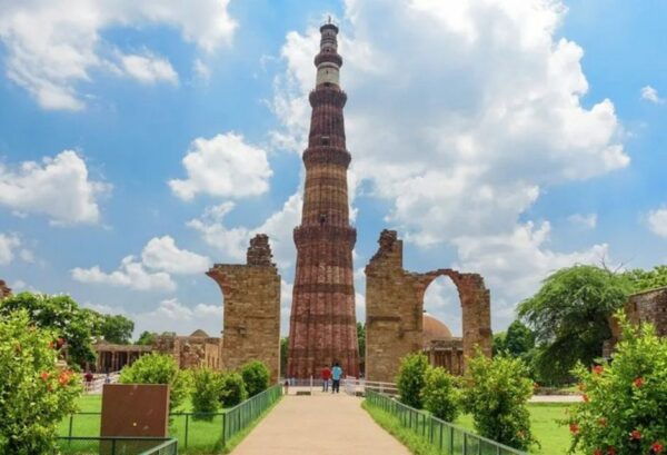 Delhi: Private Guided Sightseeing Tour of Old and New Delhi - Must-See Attractions in Old Delhi