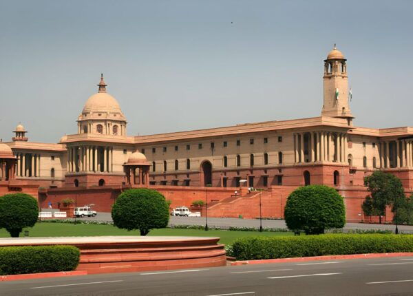 Delhi: Private Guided Tour of Old and New Delhi Sightseeing - The Sum Up