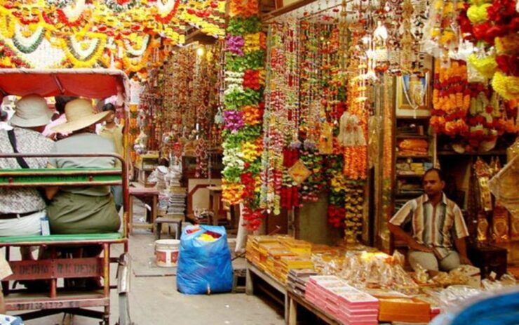 Delhi: Private Half-Day Guided Shopping Tour With Transfer - Tour Highlights