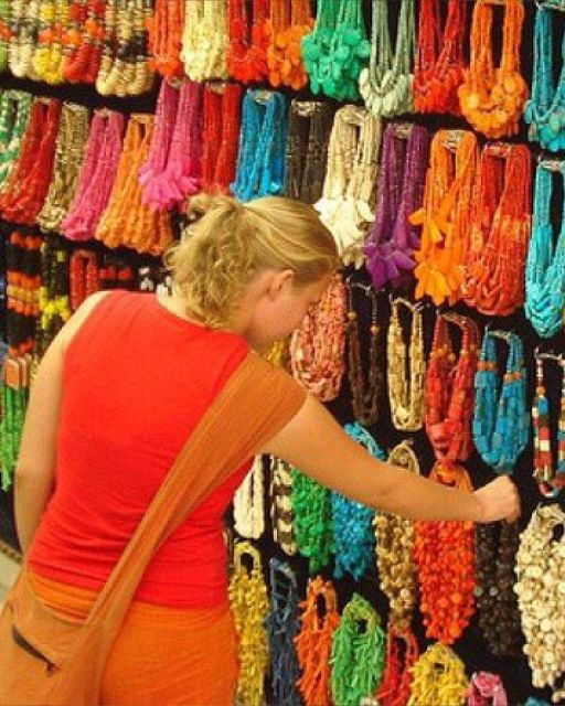 Delhi: Private Half-Day Guided Shopping Trip With Transfer - Shopping Itinerary