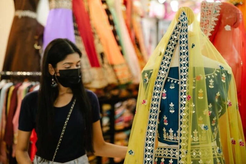 Delhi: Private Half-Day Shopping Tour with Guide & Transfers - Good To Know