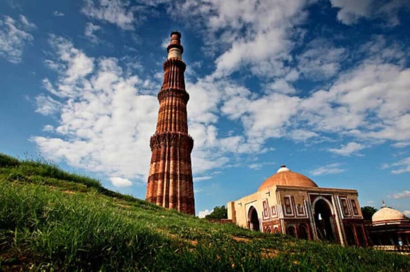 Delhi: Private Qutub Minar Complex Tour with Hotel Pickup - The Booking and Pickup Experience