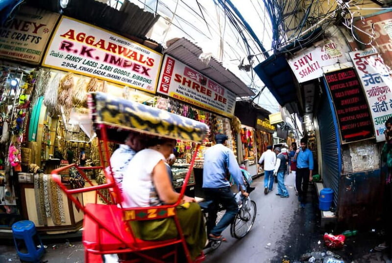 Delhi: Private Shopping Tour with a Local Guide and Transfer - Exploring Delhi’s Markets with a Local Guide