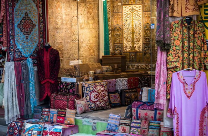 Delhi: Private Shopping Tour with a Local Guide and Transfer - The Authentic Flavors and Local Experiences