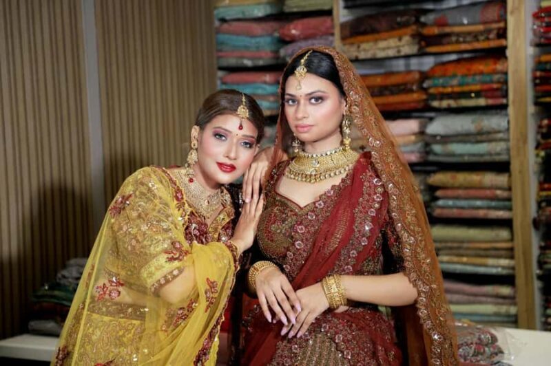 Delhi: Private Shopping Tour With An Female Expert - Good To Know