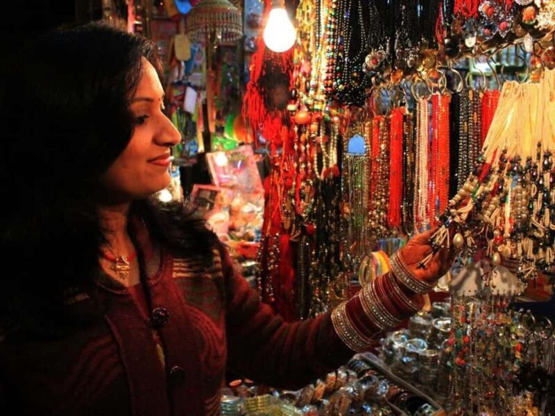 Delhi Shopping Tour Half Day with Male/Female Guide - Authenticity and Unique Experiences