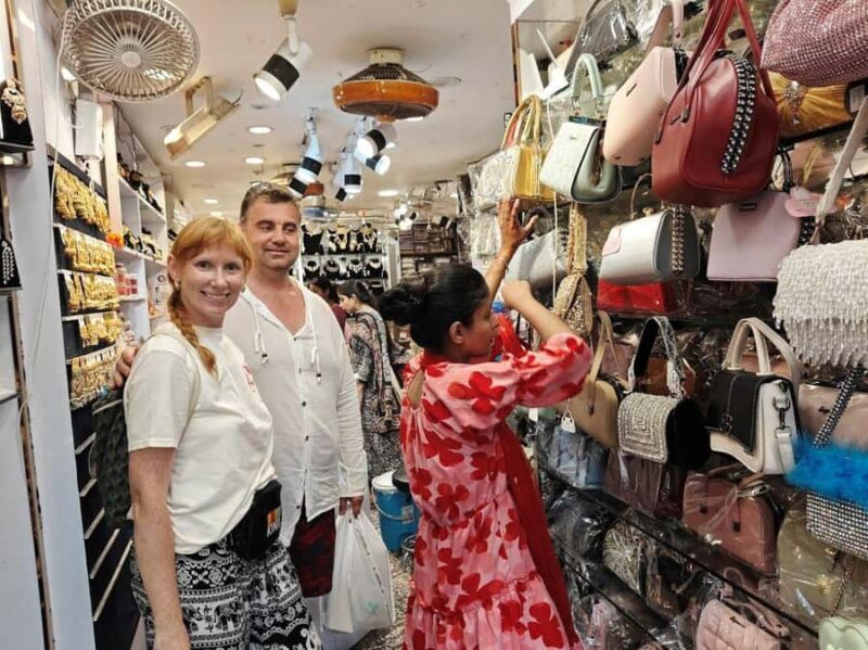 Delhi Shopping Tour with Female Guide & Local Markets - Exploring Delhis Markets with a Female Guide: An Authentic Shopping Experience