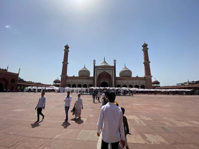 Delhi: Spiritual Tour with India Gate and Water Show - Exploring Rashtrapati Bhavan and Parliament House