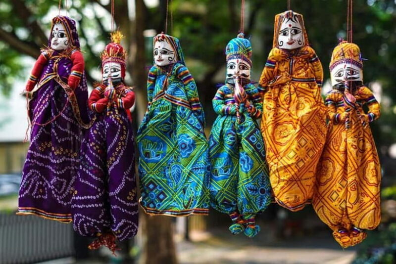 Delhi -State Emporiums Experience the vibrant Tapestry - A Closer Look at the Delhi State Emporiums Experience