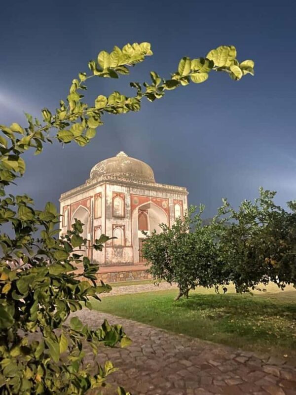 Delhi: Sunder Nursery Heritage Walk & Janpath Market Tour - Exploring Sunder Nursery: A Green Haven in Delhi