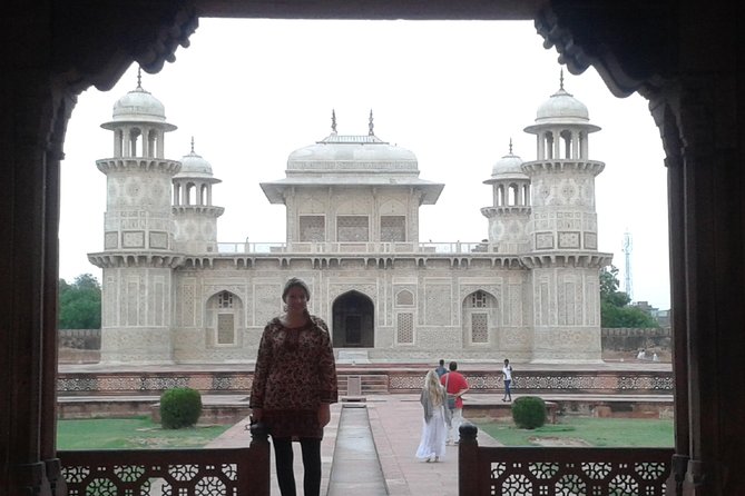 Delhi to Agra and Taj Mahal Private Day Trip by Express Train With Lunch - Fast Train Journey From Delhi to Agra