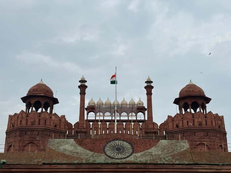 Delhi: UNESCO World Heritage Walking Tour of Red Fort - Gardens and the Moti Masjid