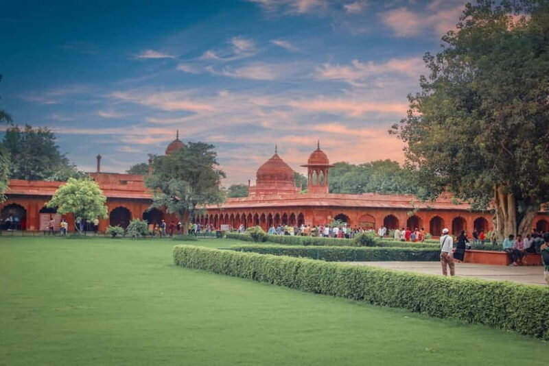Delhi: UNESCO World Heritage Walking Tour of Red Fort - Discovering the Red Fort