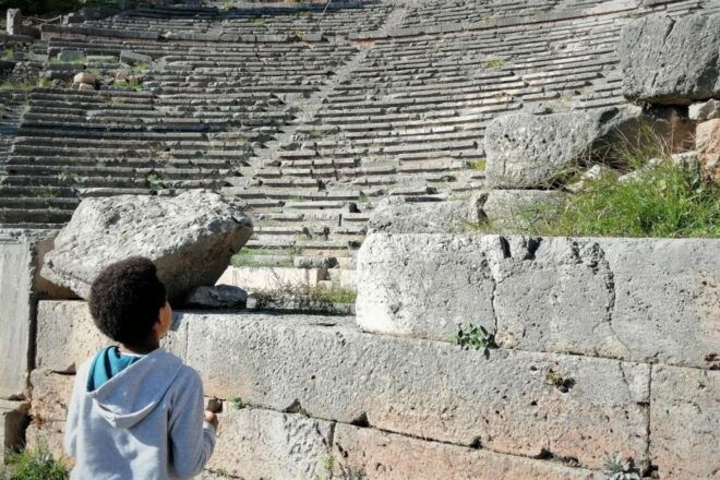 Delphi and Monastery of Hosios Loukas Family Day Tour - Decorations and Architecture