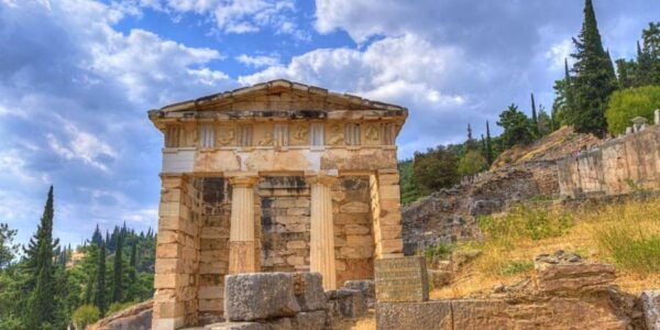 Delphi and Monastery of Hosios Loukas Family Day Tour - Arachova: The Mountain Village