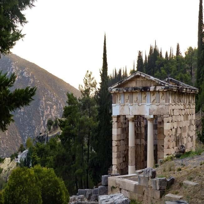Delphi And Thermopylae Private Full-Day Tour From Athens - Exploring Delphi: The Heart of Ancient Greece