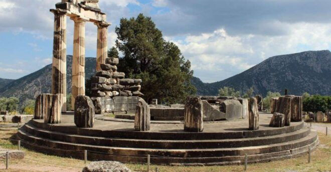 Delphi: Audio Guided Tour of the Sites in French or English - Tour Itinerary