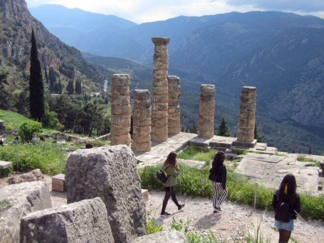 Delphi: Audio Guided Tour of the Sites in French or English - Audio Guide Inclusions