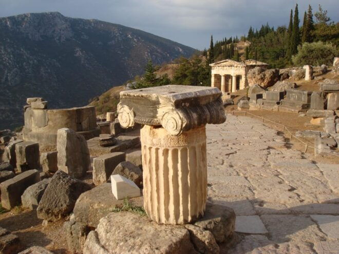 Delphi, Corycian Cave, and 300 Battlefield Private Tour - Corycian Cave Exploration