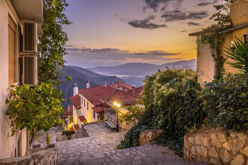 Delphi day tour from Athens - What the guides can add