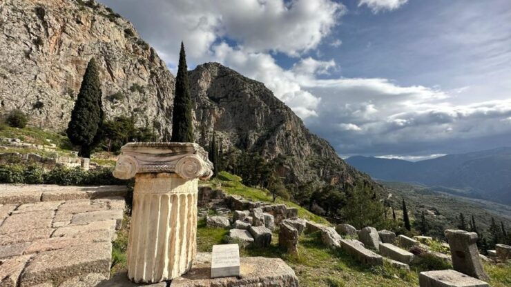 Delphi Navel Of Earth Hosios Loukas Full Day Private Tour - Tour Details
