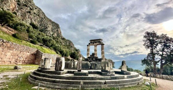 Delphi Navel Of Earth Hosios Loukas Full Day Private Tour - Directions