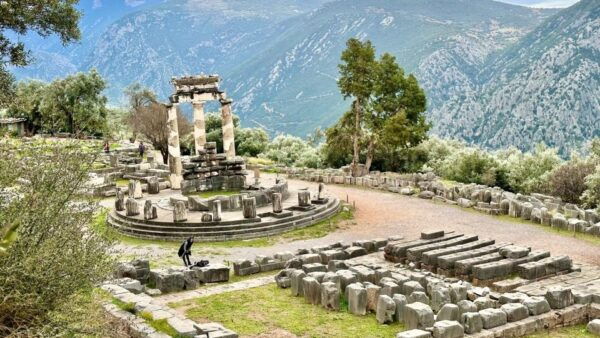 Delphi Navel Of Earth Hosios Loukas Full Day Private Tour - The Sum Up
