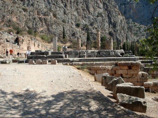 Delphi Private Tour & Free Audio Tour (by Mercedes or Tesla) - Duration and Convenient Pickup Service
