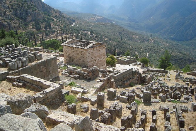 Delphi Private Tour: Navel of Earth, Apollo Temple, Oracle - Exploring Delphi: Landmarks and Monuments